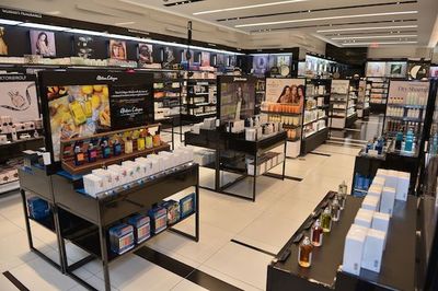 为什么化妆品商店越长越像？一场精心设计的心理游戏